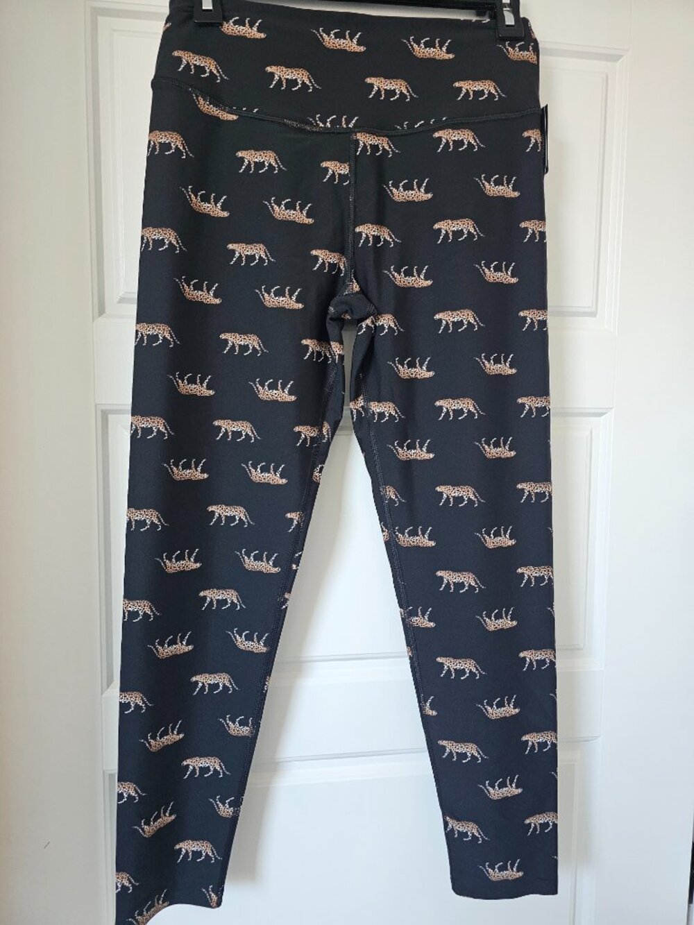 Victoria Secret Sport Womens  Leggings Black with Cheetah print - Picture 3 of 8